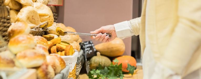 Choosing bread in cafeteria for toastul